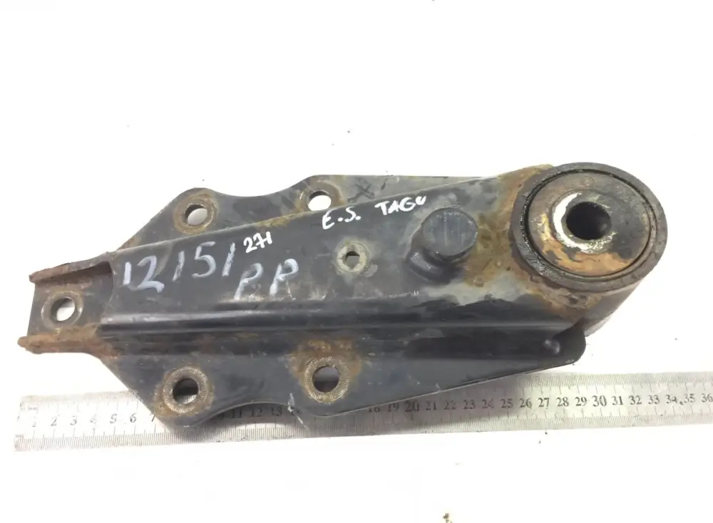 81413015118 Fjäderhållare framaxel, bakre höger MAN 81.41301-5118 81413016138 81.41301-6138 85413030010 85413030011 85.41303-0010 85.41303-0011 TGL, TGM, TGS, TGX (2005-2021) Lågt pris