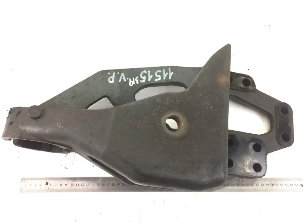 Utförsäljning 1606969 Hållare från framaxel DAF XF95, XF105 (2001-2014)