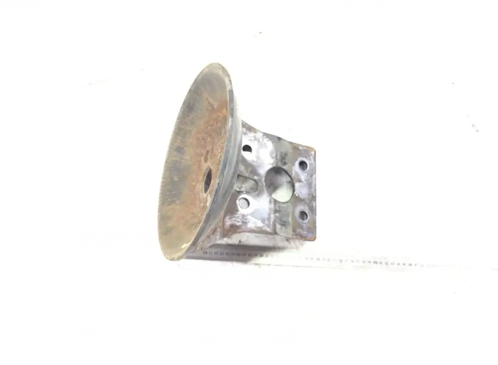 I lager 9423200235 Hållare för luftfjäderbälg, drivande axel, höger MERCEDES-BENZ A9423200235 Axor, Actros MP1, MP2, MP3 (1996-2014)