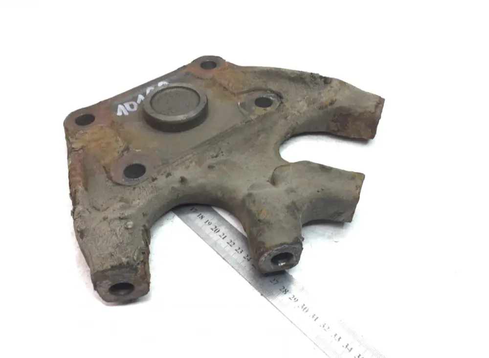 20453119 Krängningshämmarhållare drivande axel, höger V-Stay Bracket VOLVO Extra rabatt