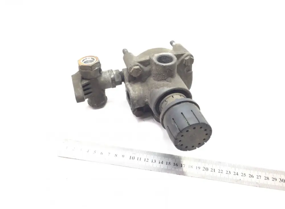 3173824 Accelerationsventil för fotbroms VOLVO 3173150 85003978 1082666 42125234 41031426 1340470 1505410 1238474 1238501 1342511 1313871 1305026 1340470R 1519331 1197892 350000 350001 81521166010 81.52116-6010 81.52116-9010 81521169010 81.52116-9036 8152 Köp nu