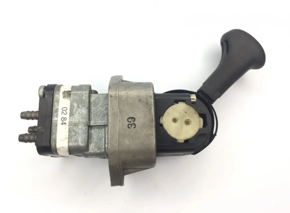 0004200284 Handbromsventil MERCEDES-BENZ A0004200284 Axor, Actros MP1, MP2, MP3 (1996-2014) KNORR-BREMSE Bästa pris