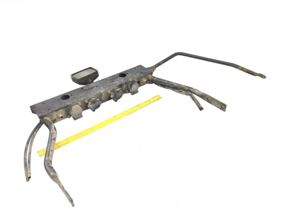 Billig 9305200166 Fästram för släpstickkontakter bakom hytten MERCEDES-BENZ A9305200166 Axor, Actros MP1, MP2, MP3 (1996-2014)